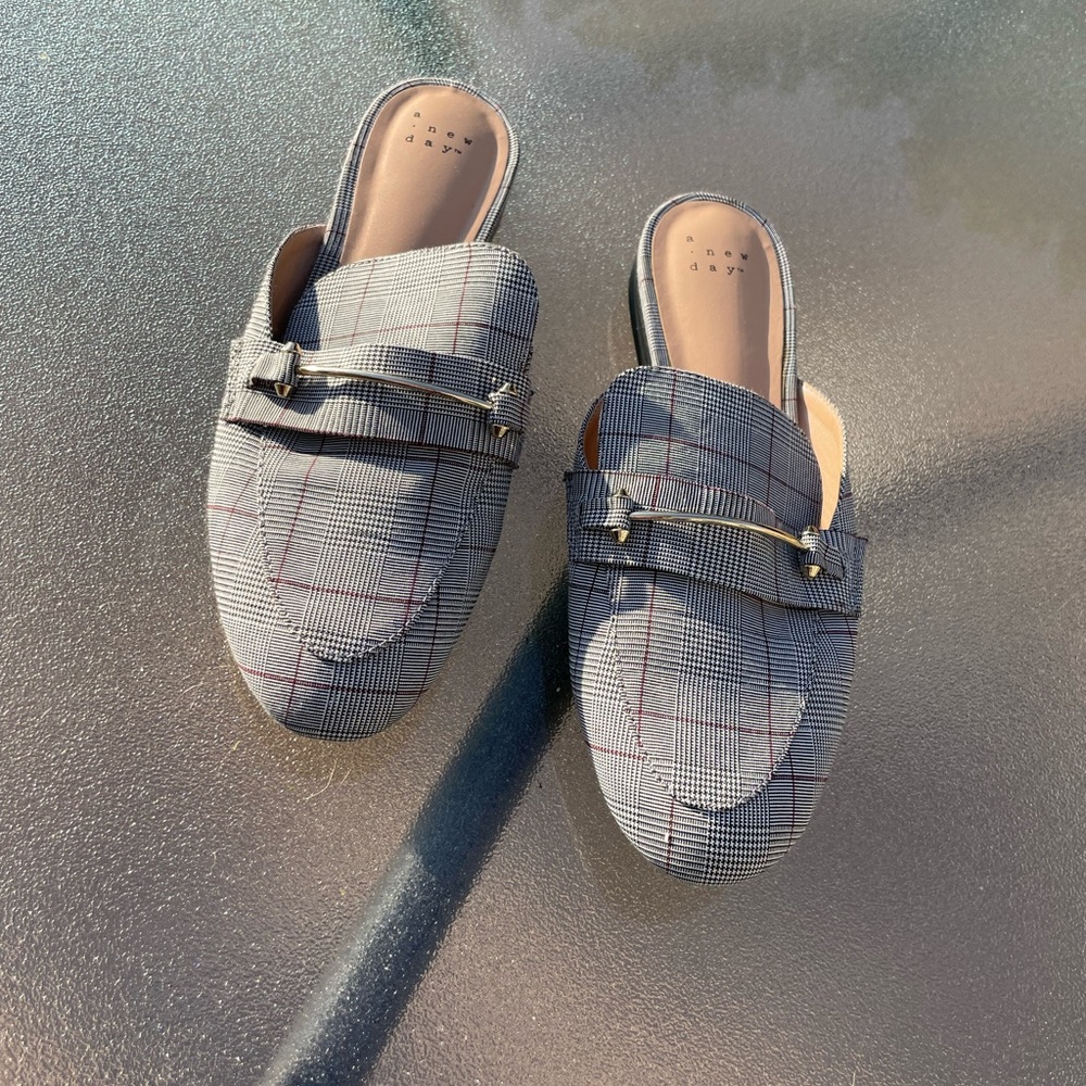 Mule dress shoes
